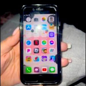 Iphon 7 32 gb with butterfly case